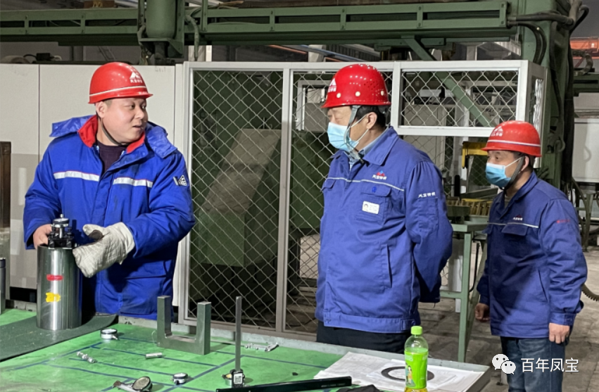 一枝一叶总关情——开云网_开云网(中国)特钢总经理李静敏除夕慰问一线员工