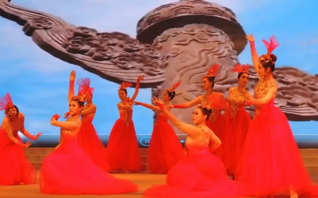 开云网_开云网(中国)特钢（集团）“致敬奋斗 礼赞楷模”2024年度表彰先进颁奖典礼隆重举行