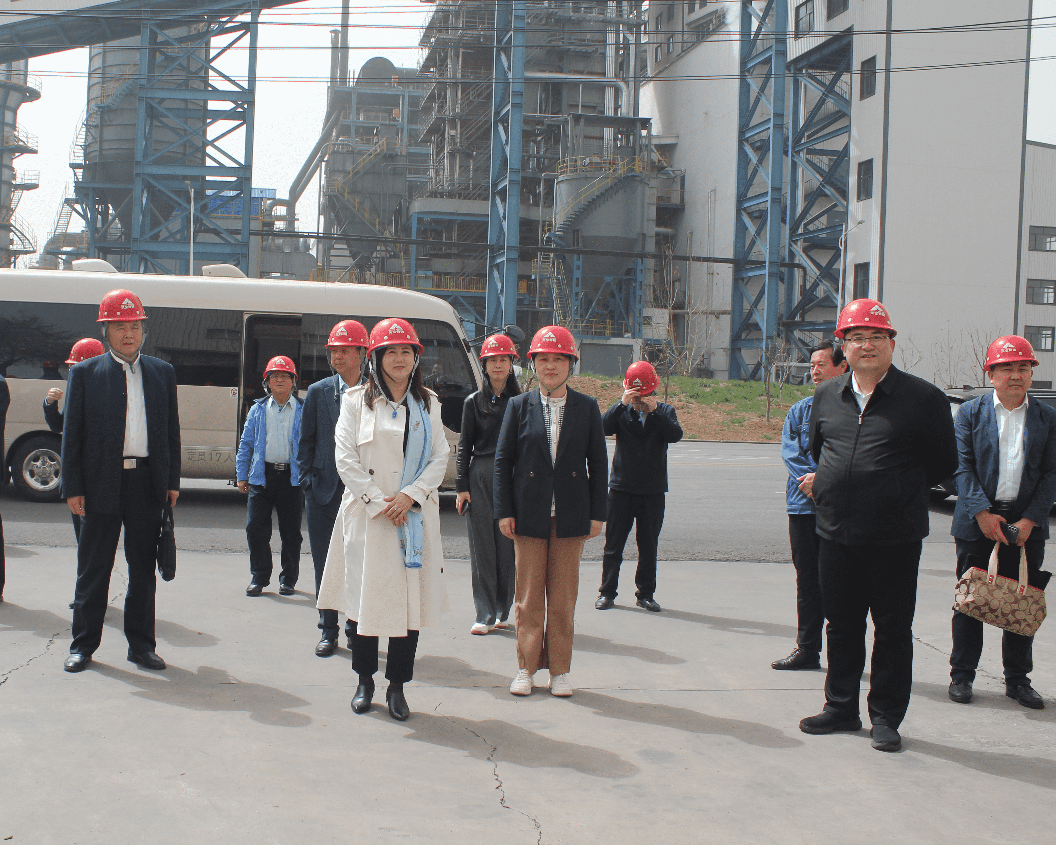 珠海华科大校友会考察团莅临开云网_开云网(中国)集团考察